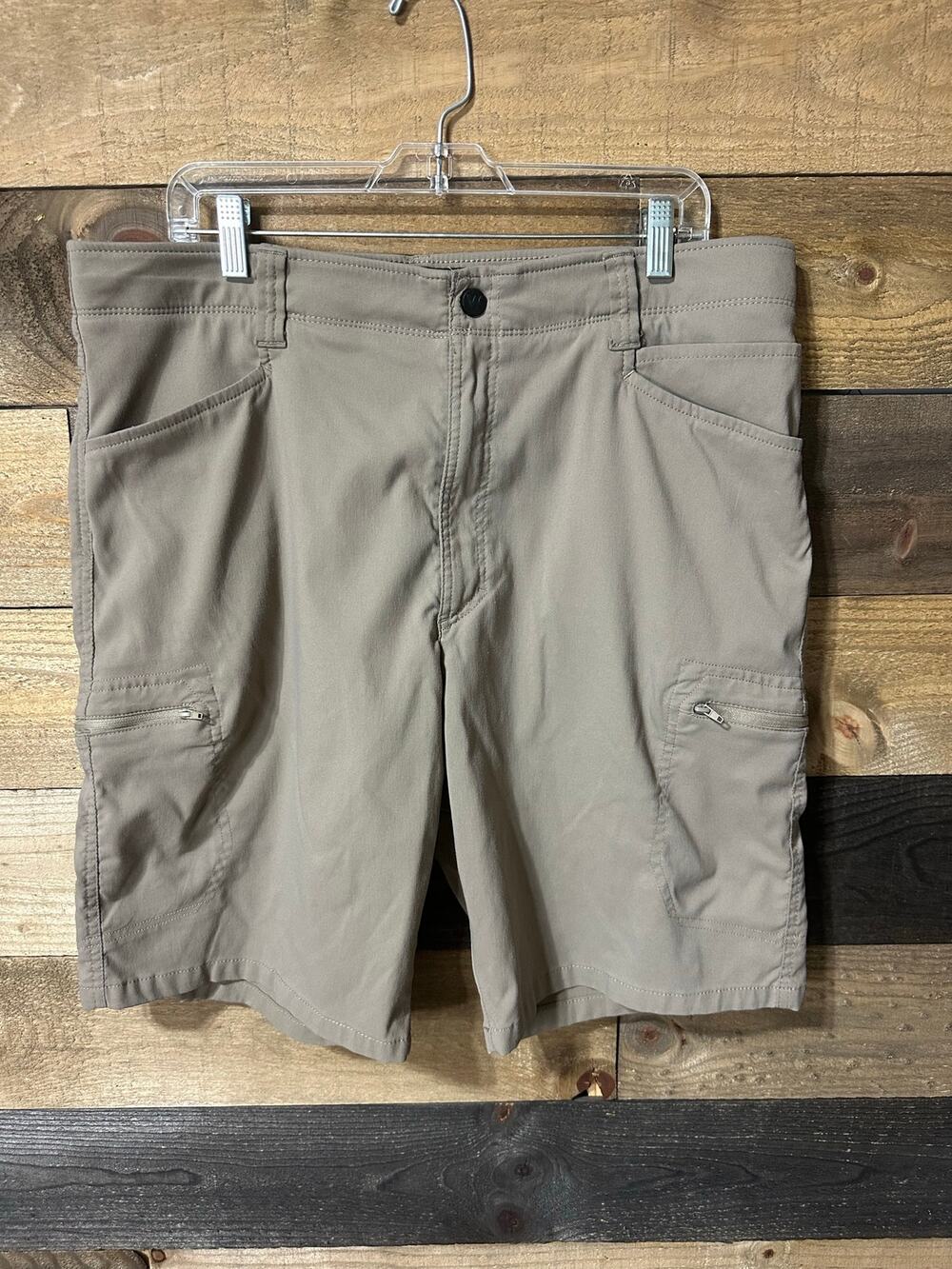 WRANGLER Men’s All Terrain Cargo Shorts Fallen Rock Size 38